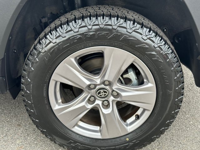 Certified 2025 Toyota RAV4 XLE AWD/4WD image 30