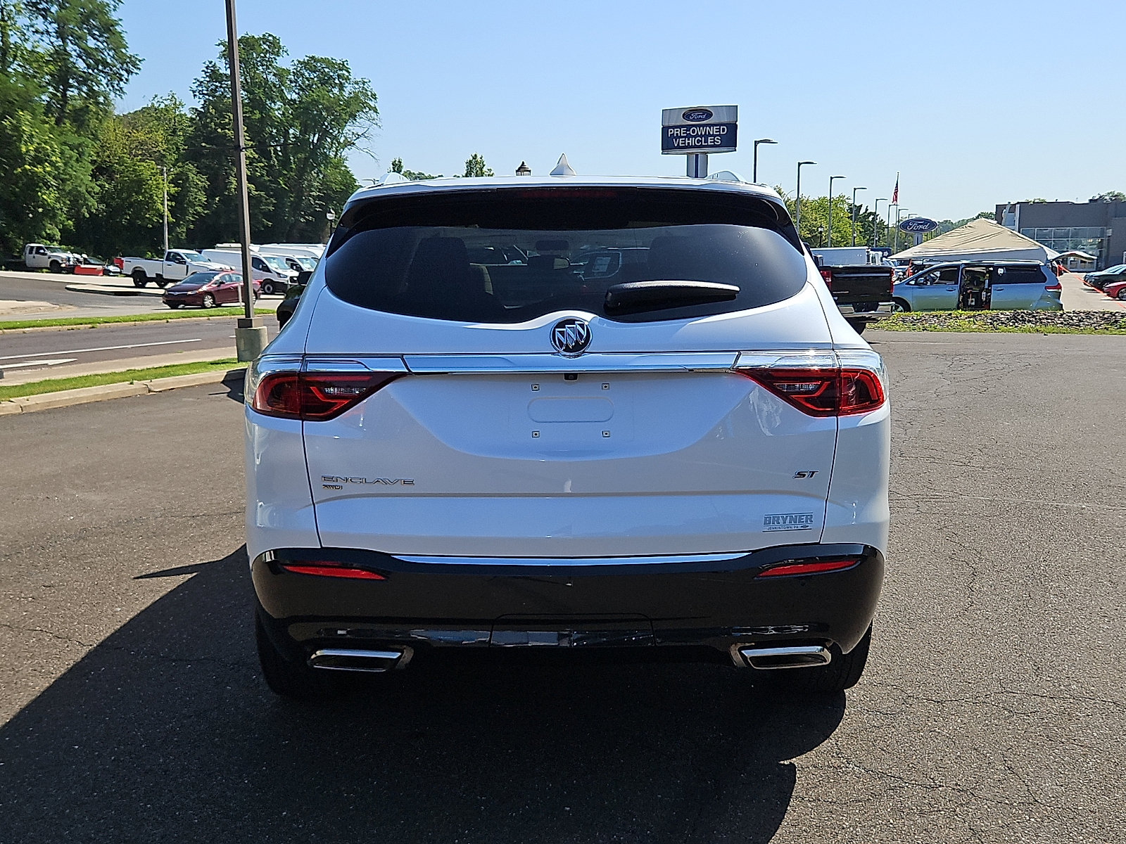 Used 2023 Buick Enclave Essence w/ Experience Buick Package AWD/4WD image 5