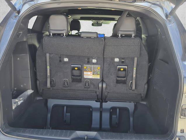 Used 2025 Toyota Sienna Platinum FWD image 21