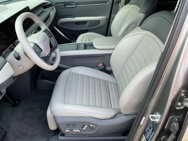Used 2024 Kia EV9 Land AWD/4WD image 11