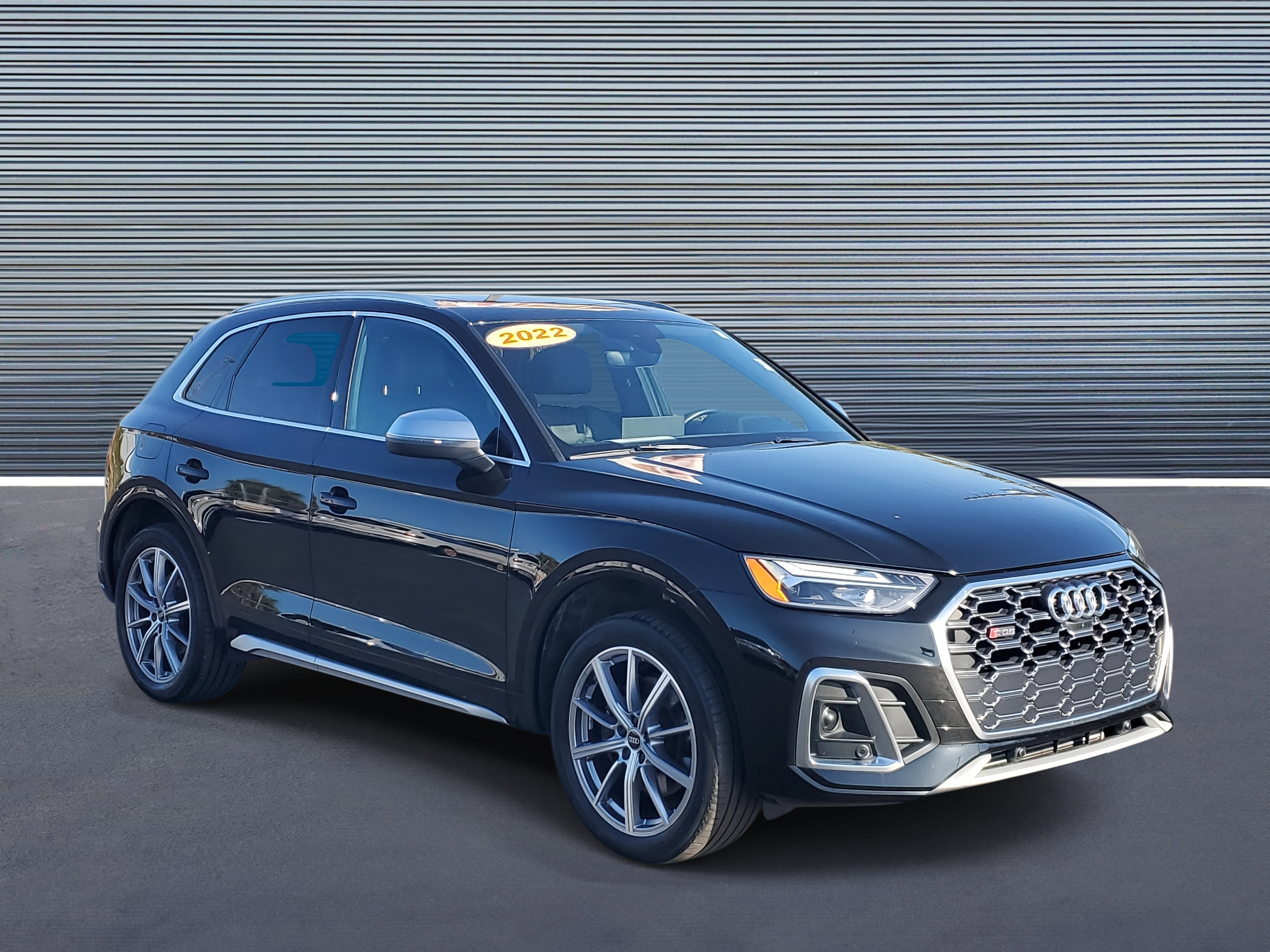 Used 2022 Audi SQ5 Premium Plus w/ Premium Plus Package image 2