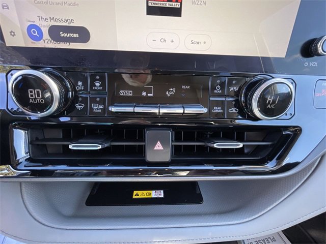 Used 2023 Toyota Highlander Limited image 25