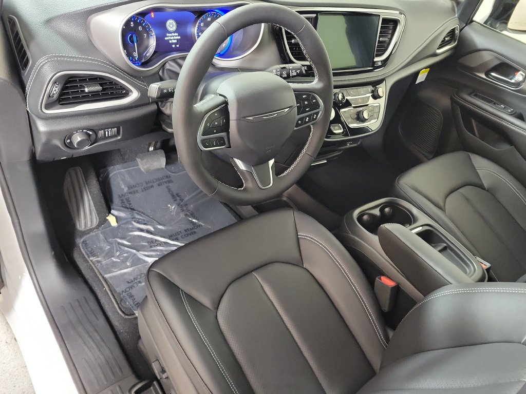 New 2027 Chrysler Pacifica Select FWD image 11