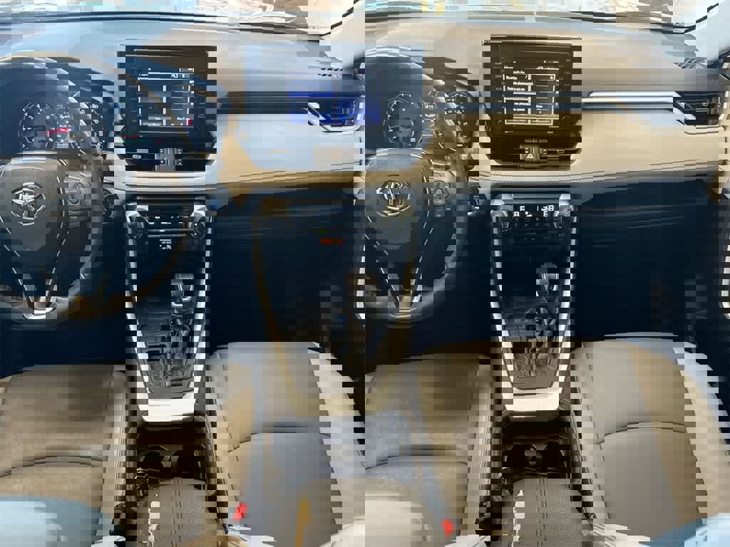 Used 2021 Toyota RAV4 XLE Premium image 29