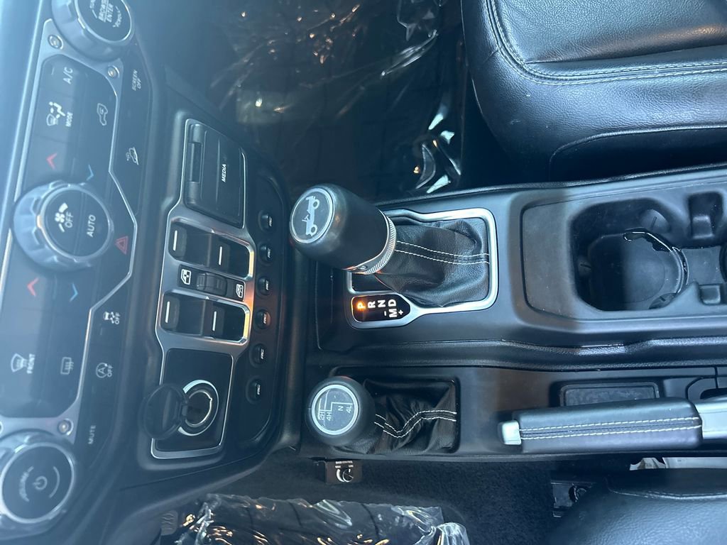 Used 2020 Jeep Wrangler Unlimited Sahara w/ LED Lighting Group AWD/4WD image 27