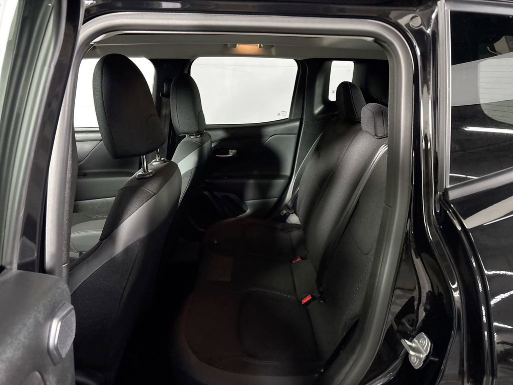 Used 2023 Jeep Renegade Latitude w/ Sun/Sound Group image 21