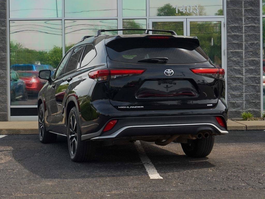 Used 2021 Toyota Highlander XSE FWD image 4