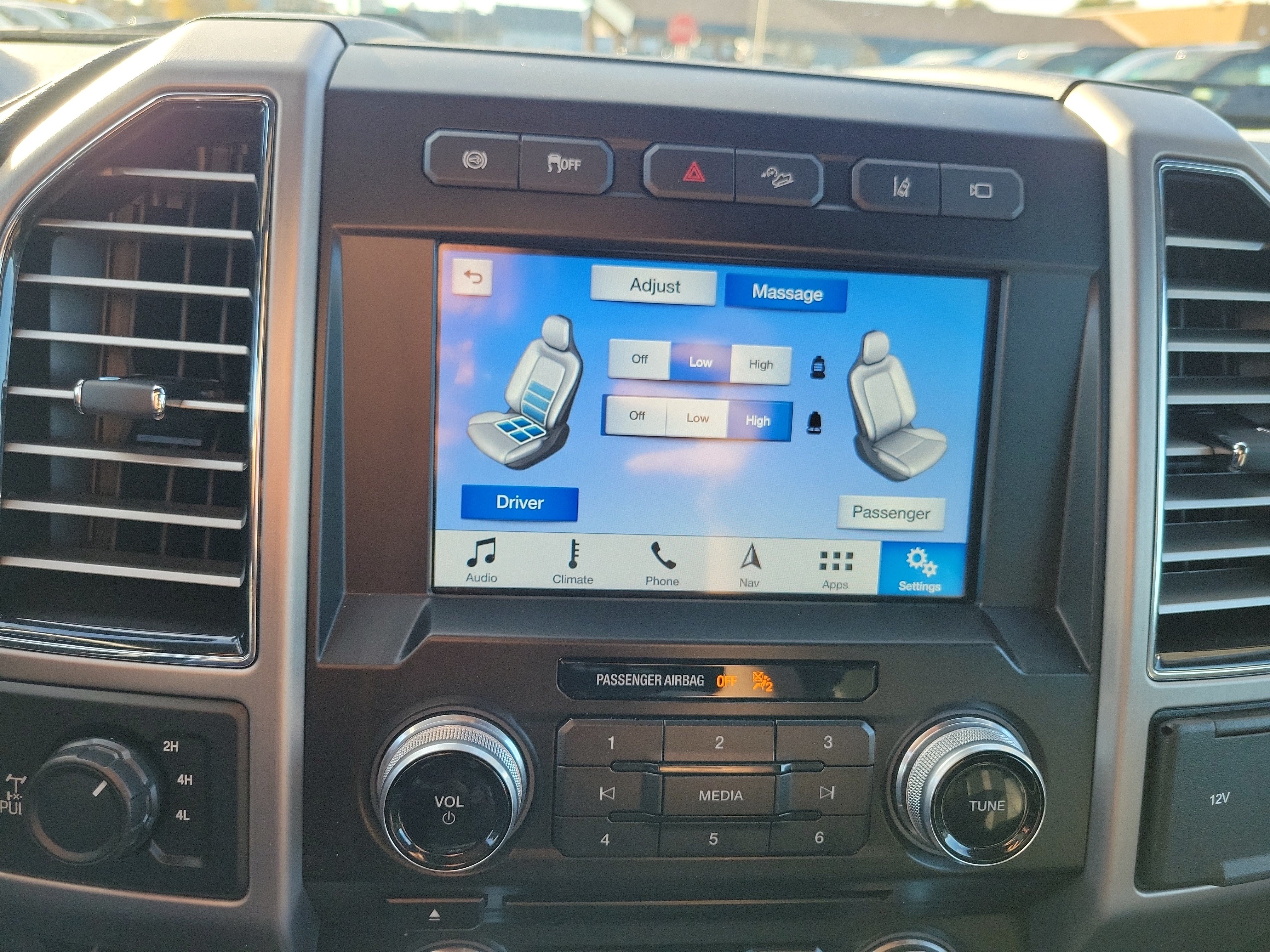Certified 2018 Ford F350 Platinum w/ Platinum Ultimate Package AWD/4WD image 27