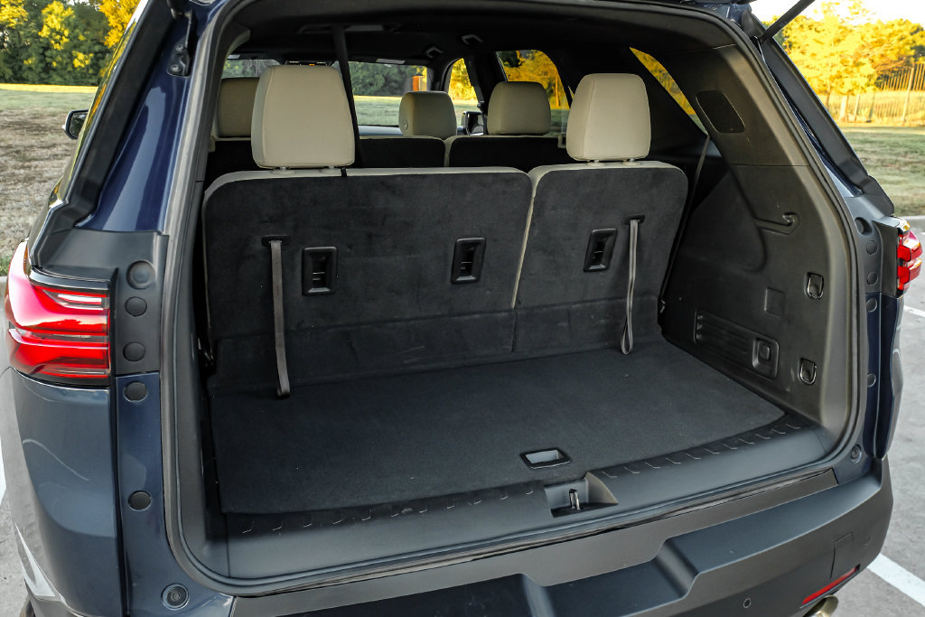 Used 2023 Chevrolet Traverse LS w/ Safety Package FWD image 56