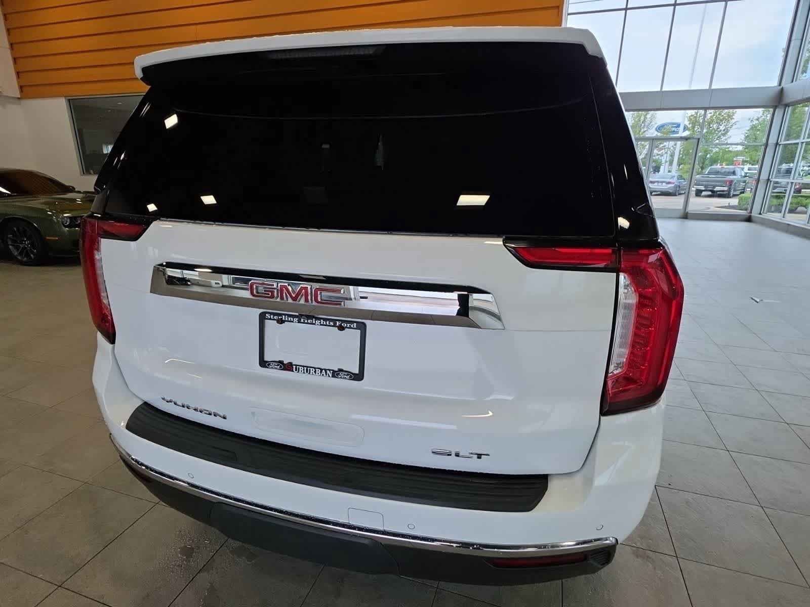 Used 2024 GMC Yukon SLT w/ SLT Premium Package AWD/4WD image 11