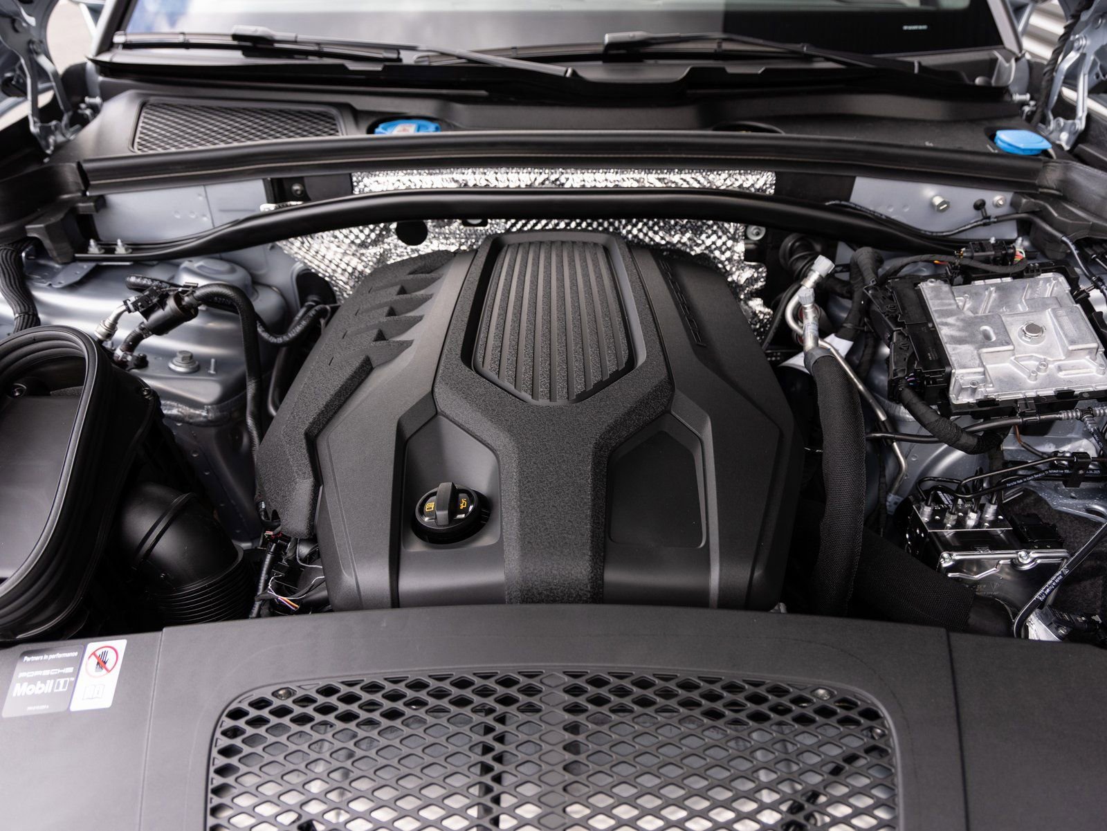 Certified 2026 Porsche Macan image 34