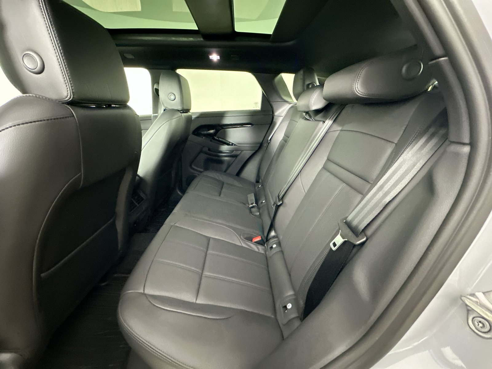New 2026 Land Rover Range Rover Evoque S AWD/4WD image 37