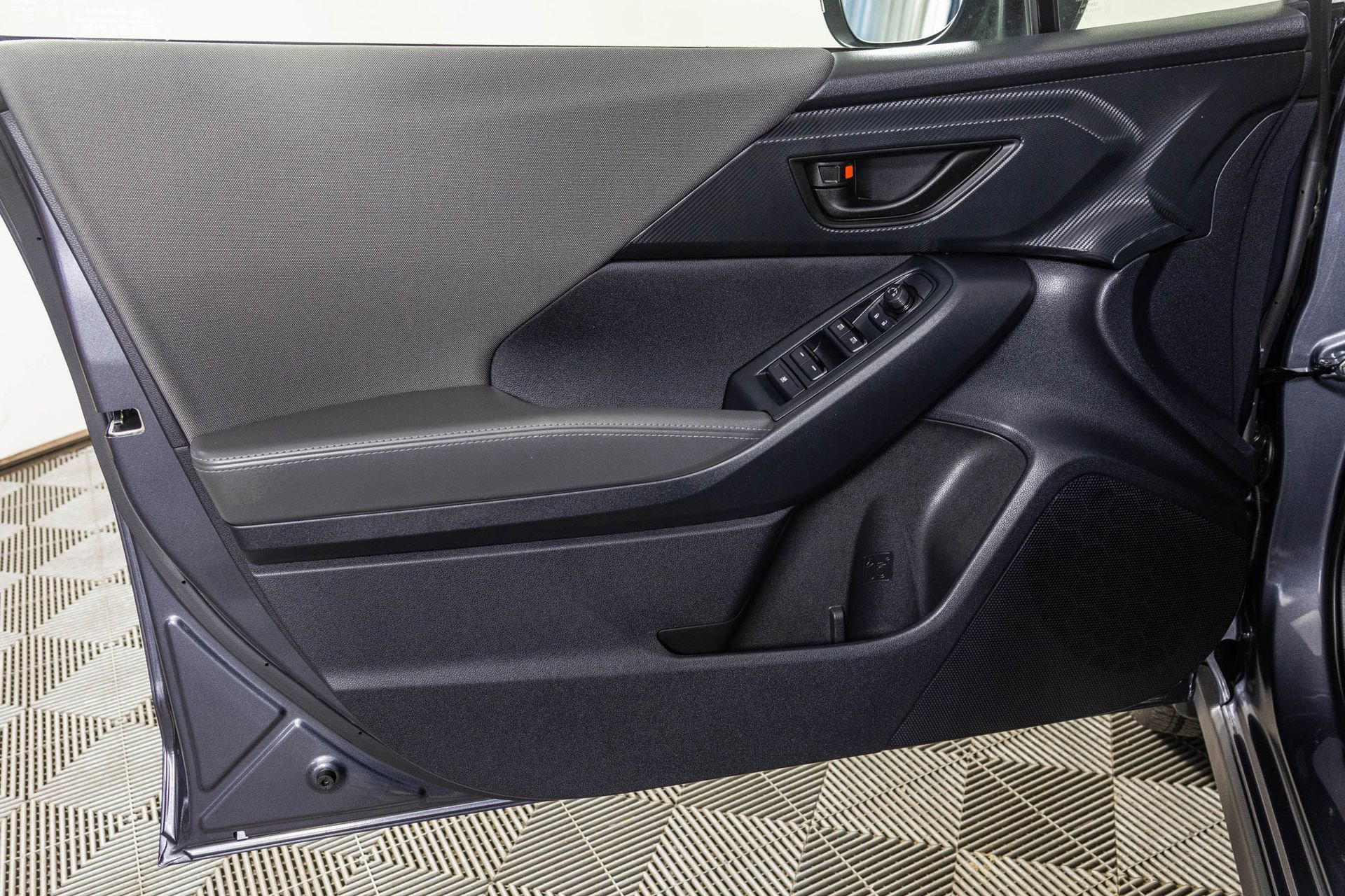 Used 2025 Subaru Crosstrek 2.0i Premium w/ Convenience Package #2 image 34