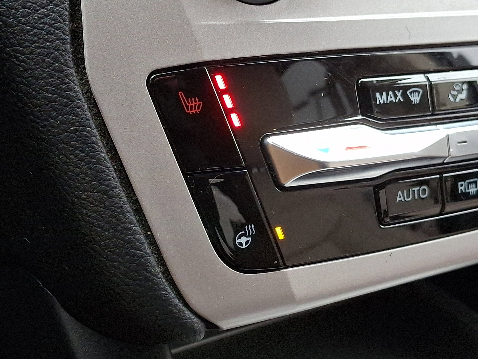 Certified 2023 Ford Explorer XLT w/ Equipment Group 202A image 31