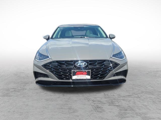 Used 2022 Hyundai Sonata Limited w/ Cargo Package FWD image 2