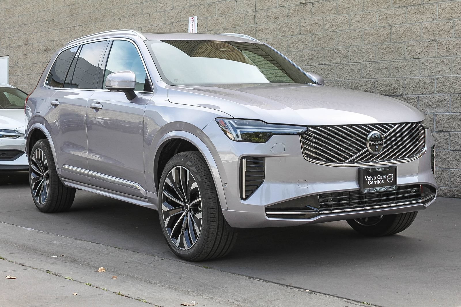 New 2026 Volvo XC90 B6 Plus w/ Protection Package Premier AWD/4WD image 3