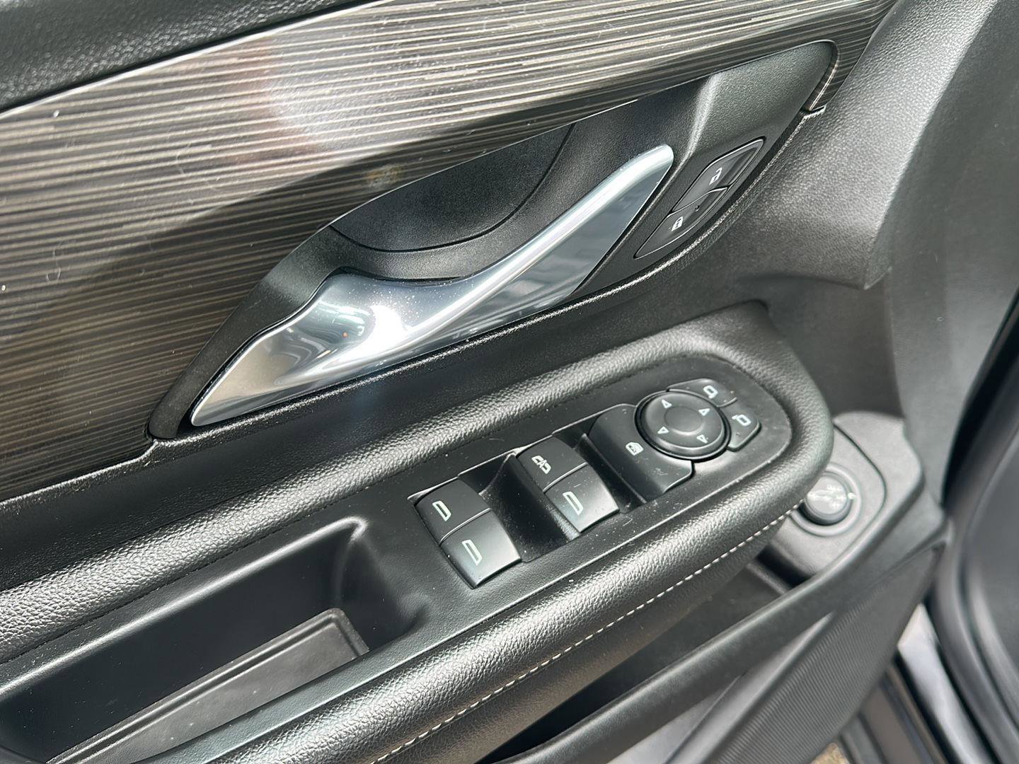 Used 2024 GMC Terrain SLE w/ Driver Convenience Package image 22