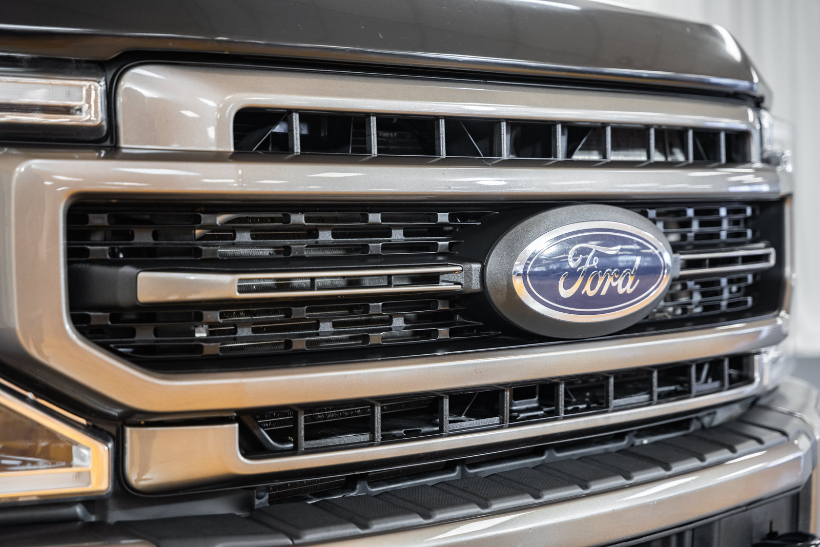 Used 2022 Ford F350 Lariat w/ Tremor Off-Road Package AWD/4WD image 11