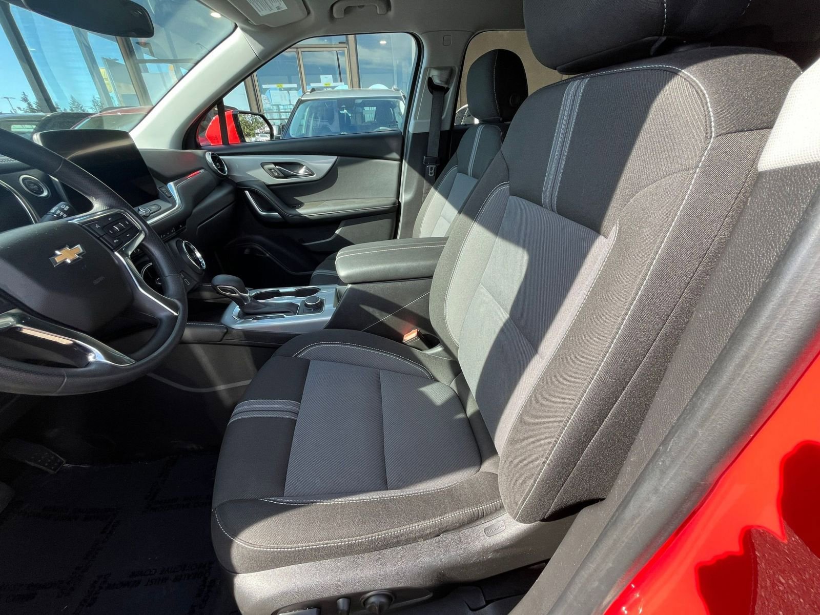 Used 2025 Chevrolet Blazer LT FWD image 28