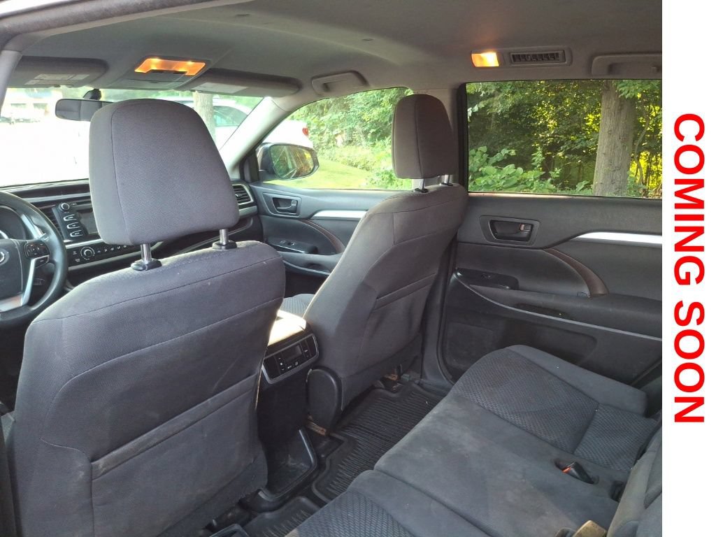 Used 2014 Toyota Highlander LE AWD/4WD image 9