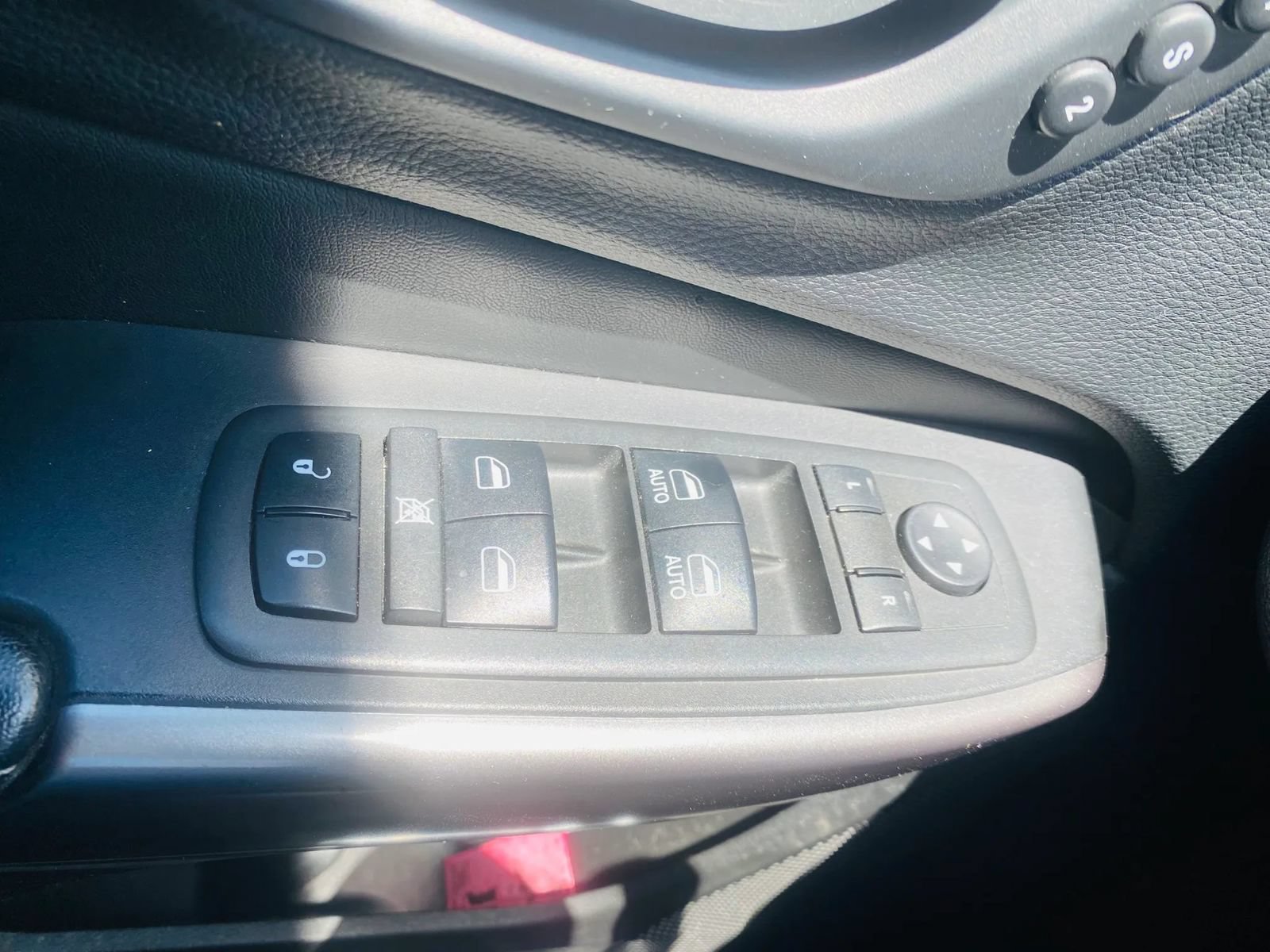 Used 2019 Jeep Cherokee Limited AWD/4WD image 14