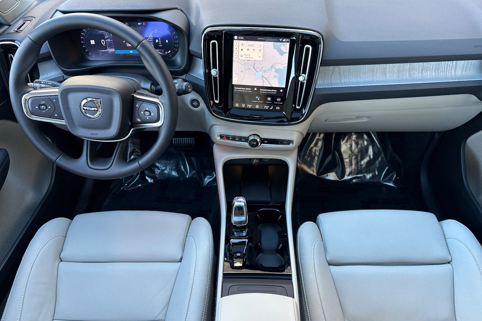 New 2026 Volvo XC40 B5 Plus w/ Protection Package Premier image 3