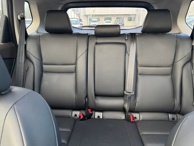 Used 2023 Nissan Rogue SV w/ SV Premium B Package image 30