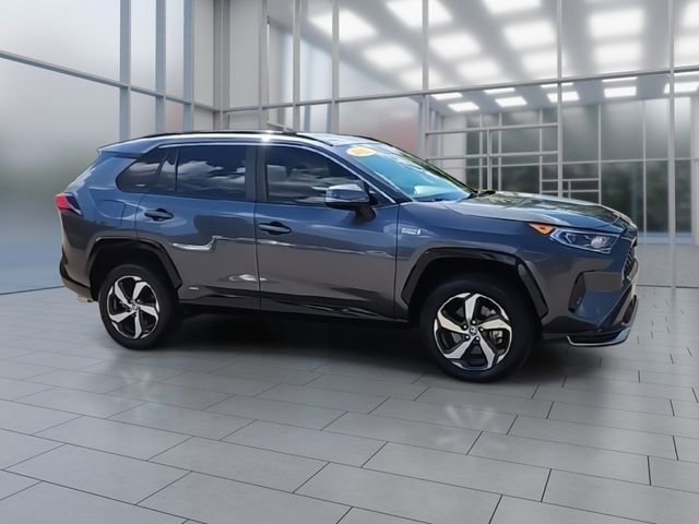 Used 2021 Toyota RAV4 SE image 2