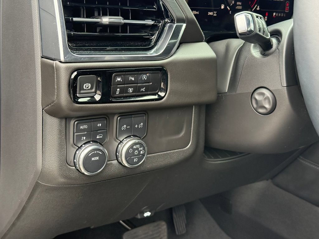 Used 2025 GMC Yukon Denali w/ Sun & Power Step Package AWD/4WD image 17
