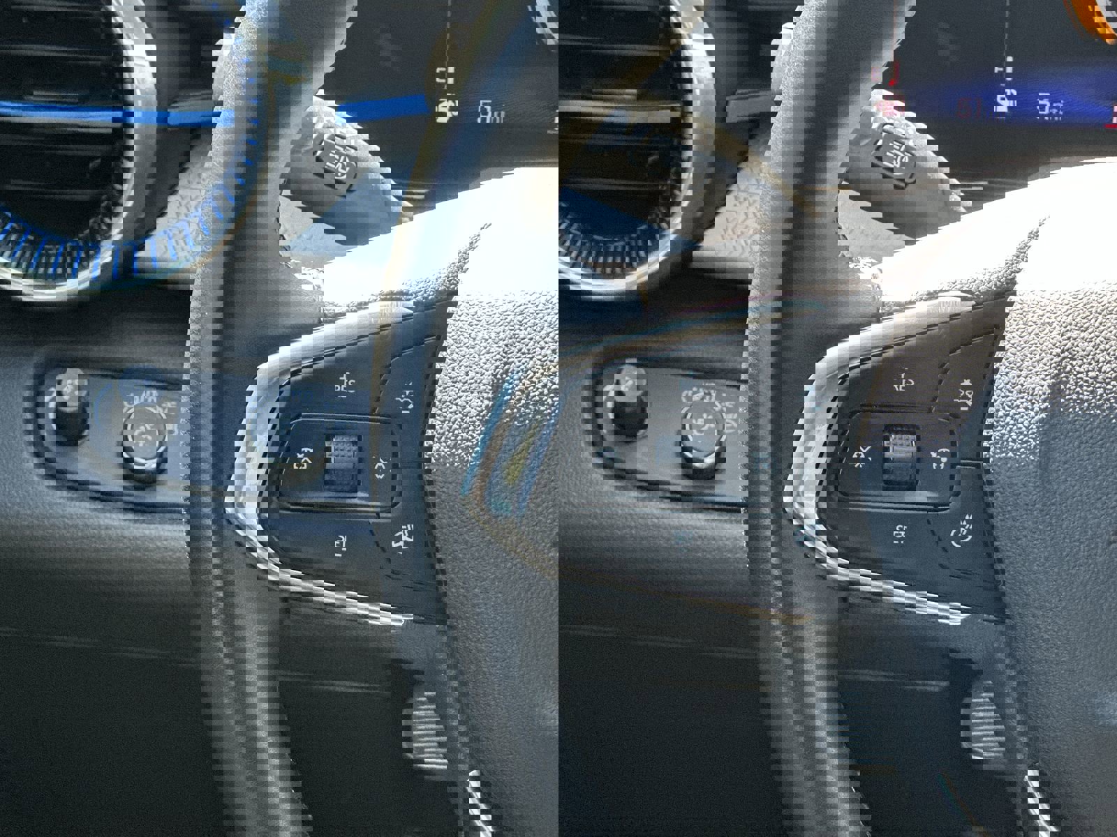 Used 2025 Chevrolet Trax LT w/ LT Convenience Package image 20