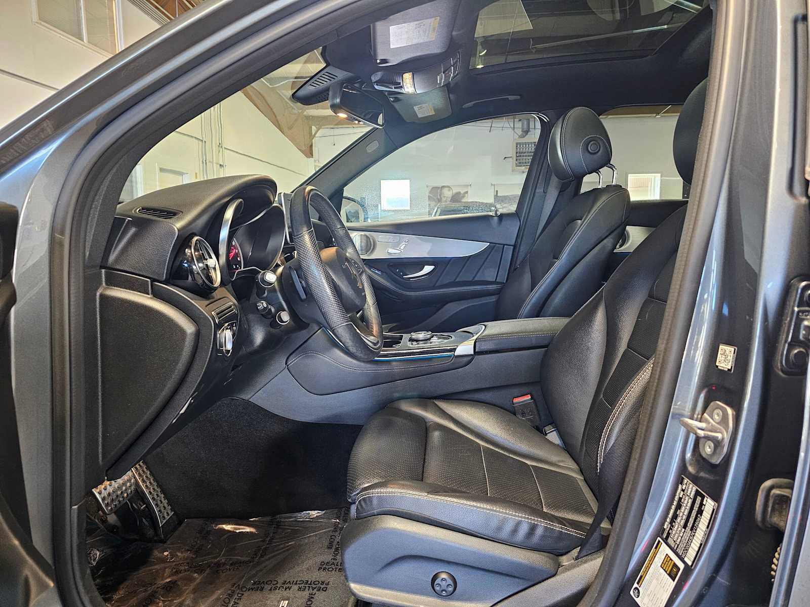 Used 2019 Mercedes-Benz GLC 300 4MATIC image 23
