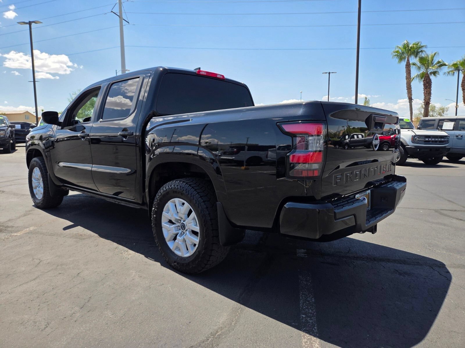 Used 2023 Nissan Frontier SV w/ Tow Package AWD/4WD image 4