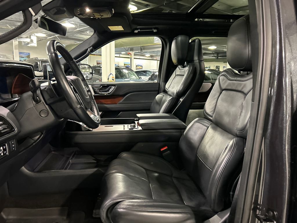 Used 2023 Lincoln Navigator Reserve image 10