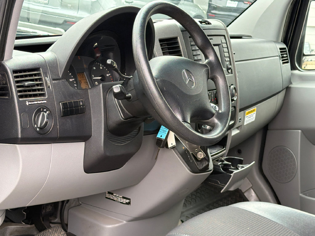 Used 2015 Mercedes-Benz Sprinter 2500 image 9