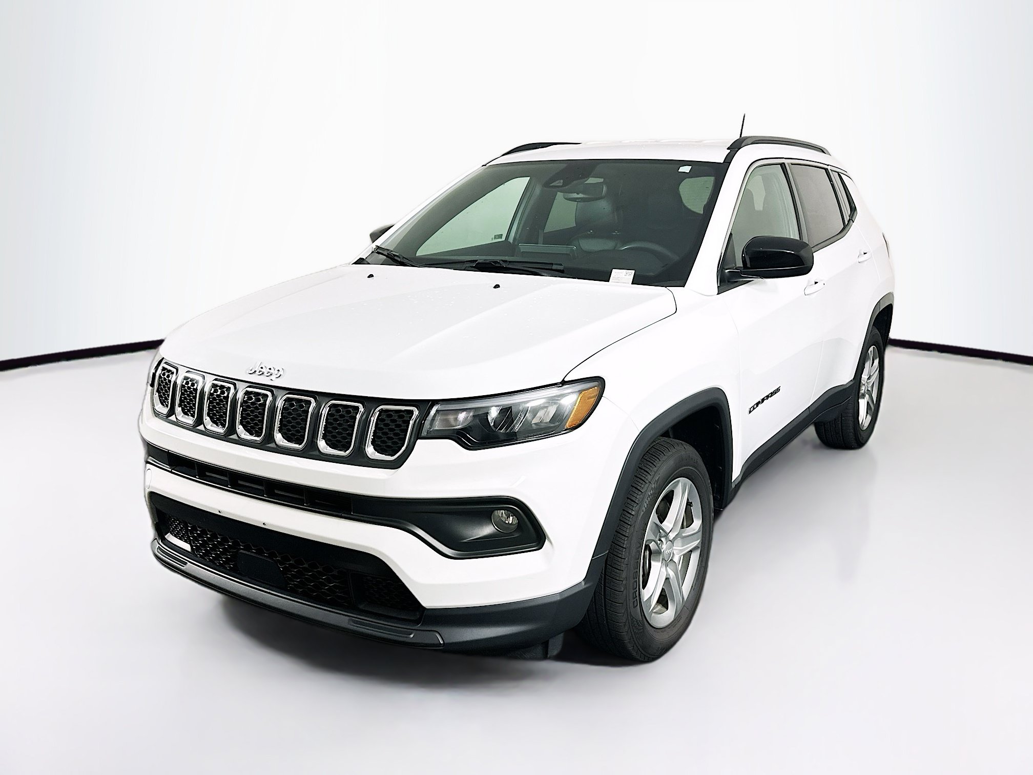 Used 2024 Jeep Compass Latitude AWD/4WD image 3