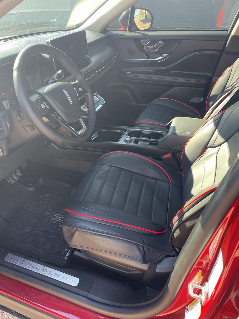 Used 2025 Lincoln Corsair AWD w/ Equipment Group 101A image 9