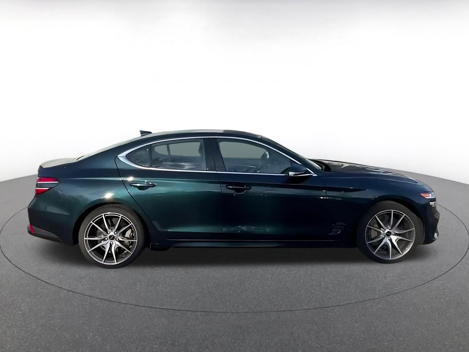 Used 2025 Genesis G70 2.5T image 14