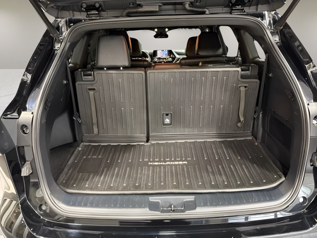 Used 2022 Toyota Highlander XSE FWD image 37