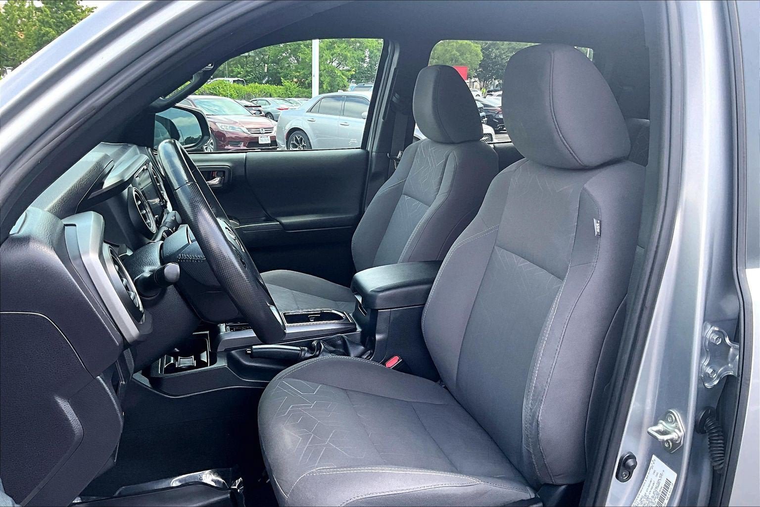 Used 2018 Toyota Tacoma TRD Sport AWD/4WD image 22