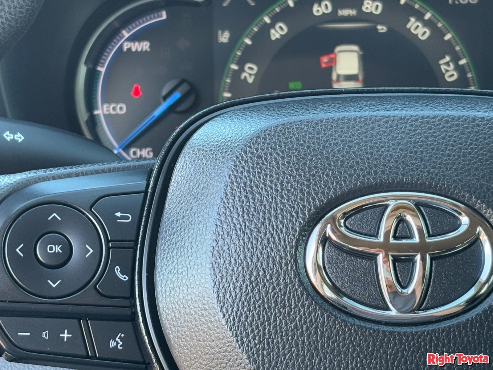 Certified 2025 Toyota RAV4 LE image 22