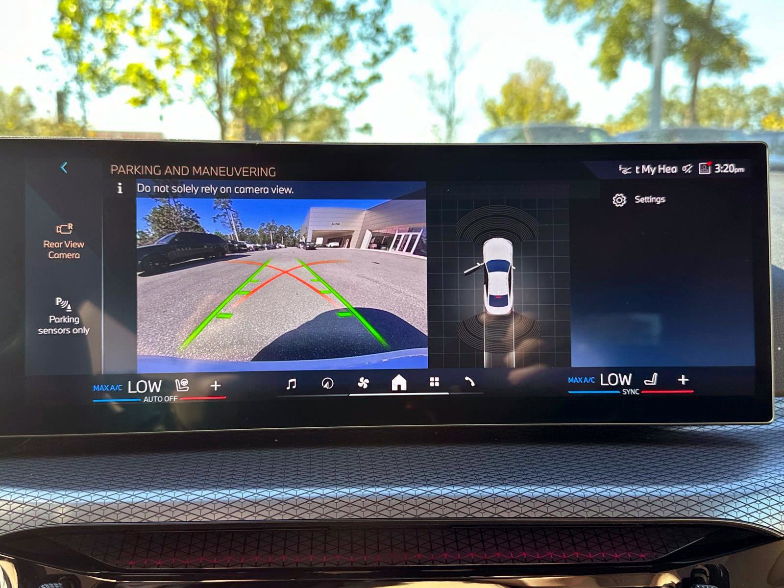 Used 2025 BMW 430i Coupe w/ Premium Package image 17