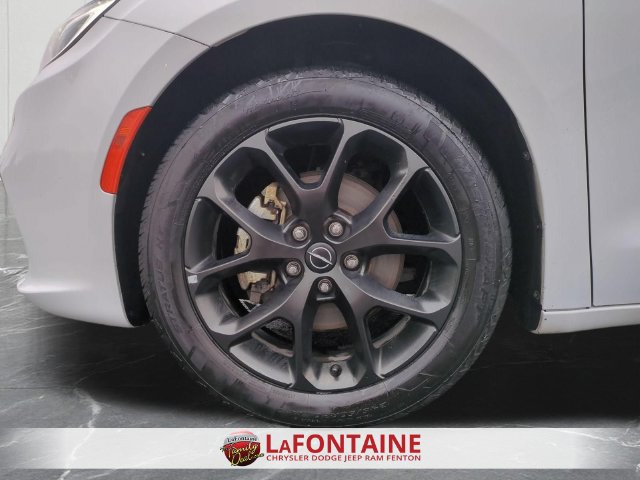 Used 2025 Chrysler Pacifica Limited FWD image 34