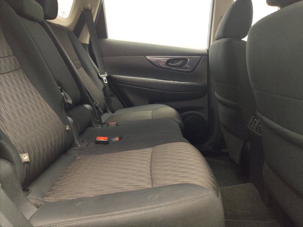 Used 2020 Nissan Rogue S FWD image 19