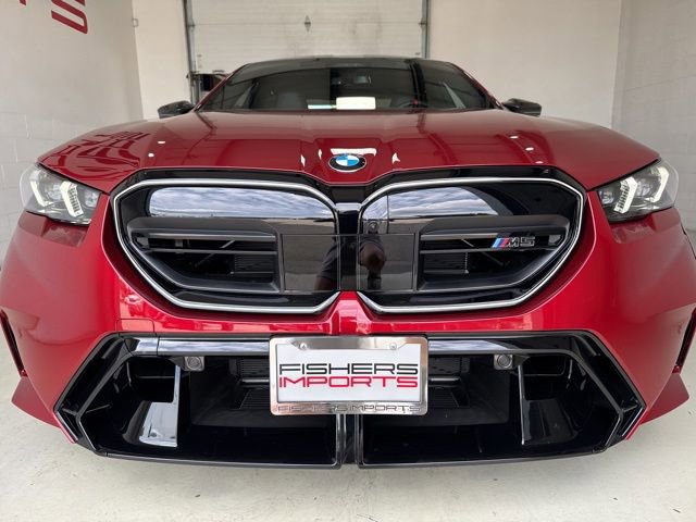 Used 2025 BMW M5 w/ Carbon Package image 2
