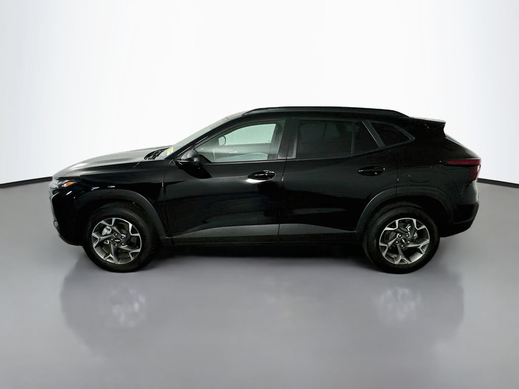 Used 2025 Chevrolet Trax LT w/ LT Convenience Package FWD image 4