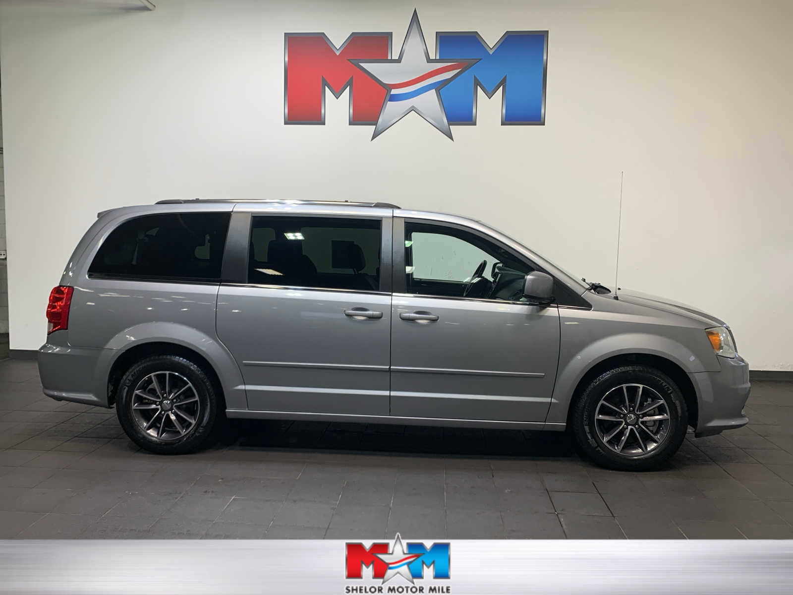 Used 2017 Dodge Grand Caravan SXT w/ Rear Park Assist Package