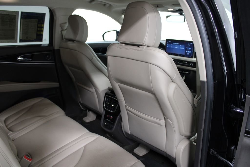 Used 2022 Lincoln Nautilus Reserve w/ Equipment Group 201A image 33