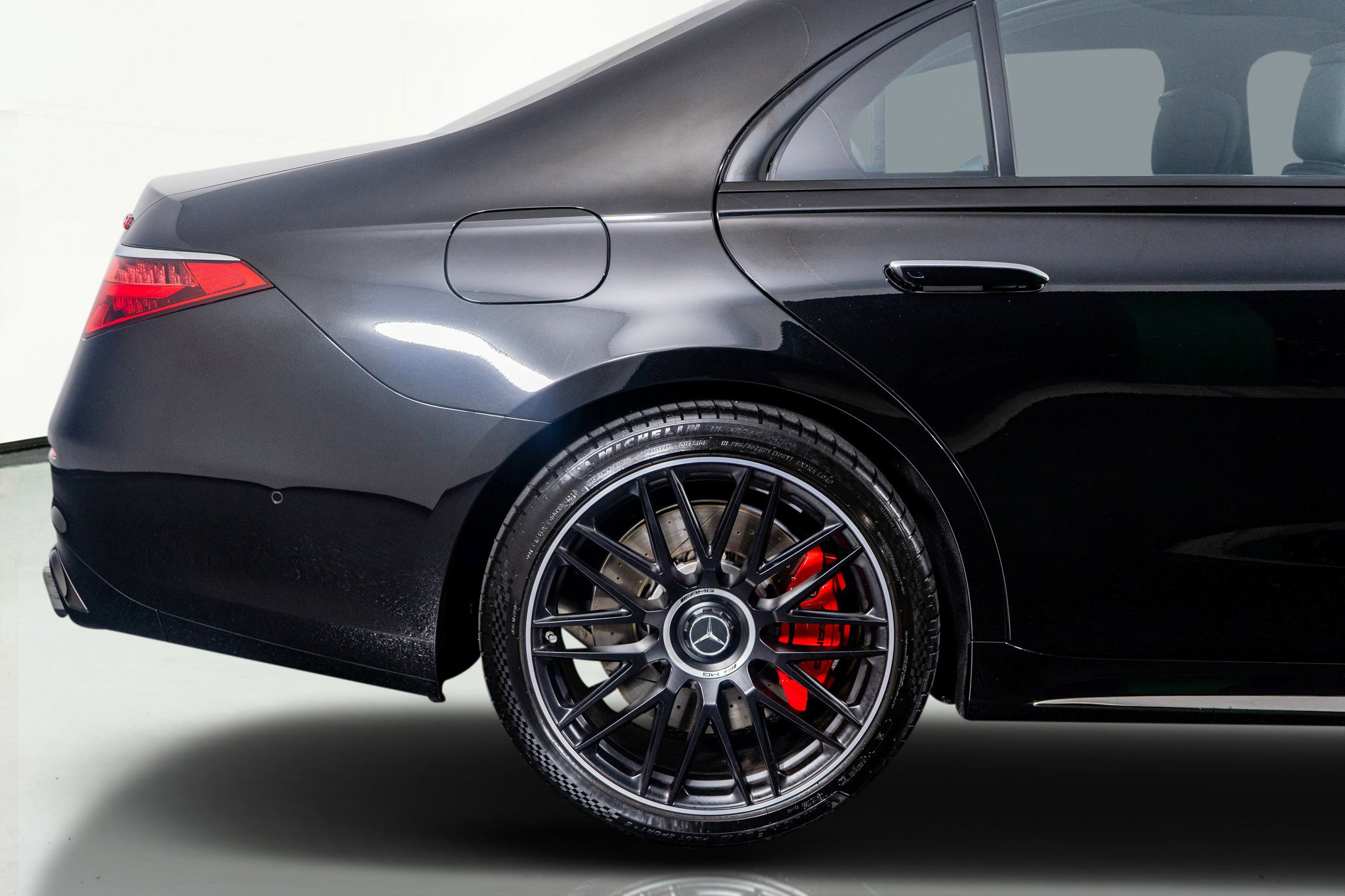 Used 2025 Mercedes-Benz S 63 AMG S w/ AMG Night Package image 8