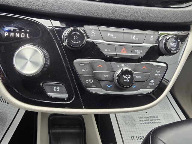 Used 2024 Chrysler Pacifica Touring-L image 26