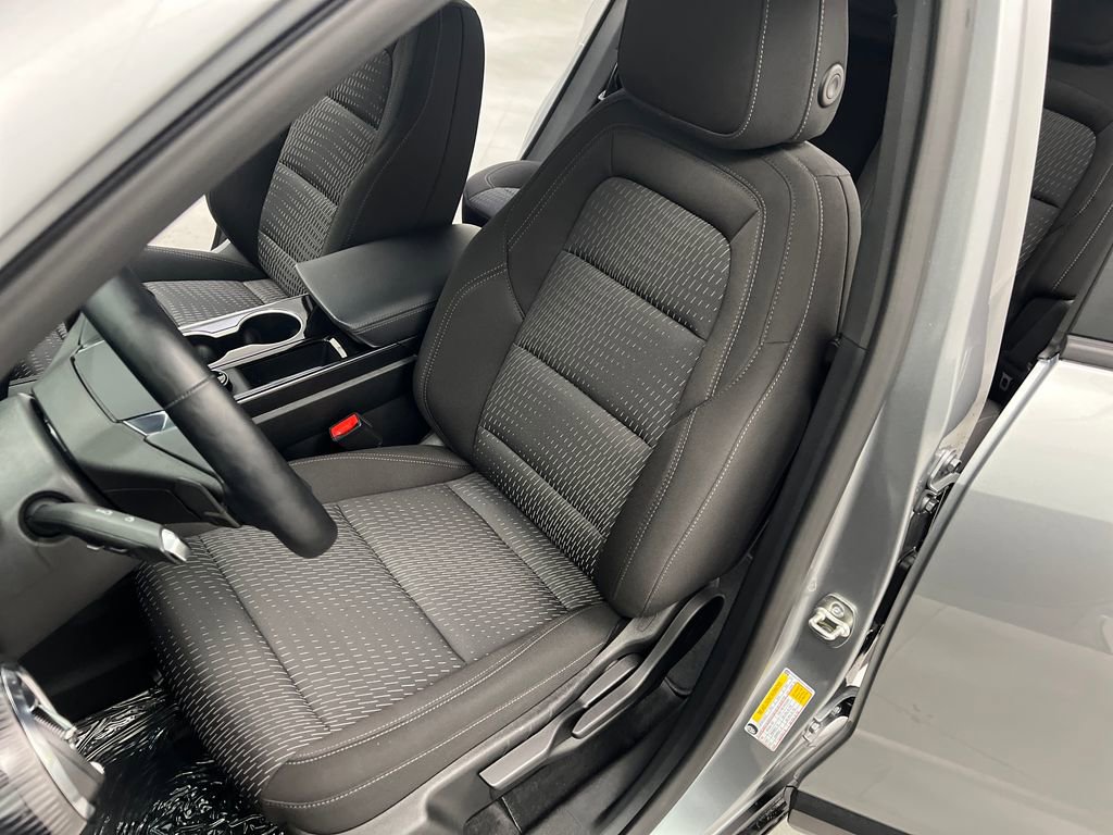 Used 2026 Chevrolet Equinox LT FWD image 9